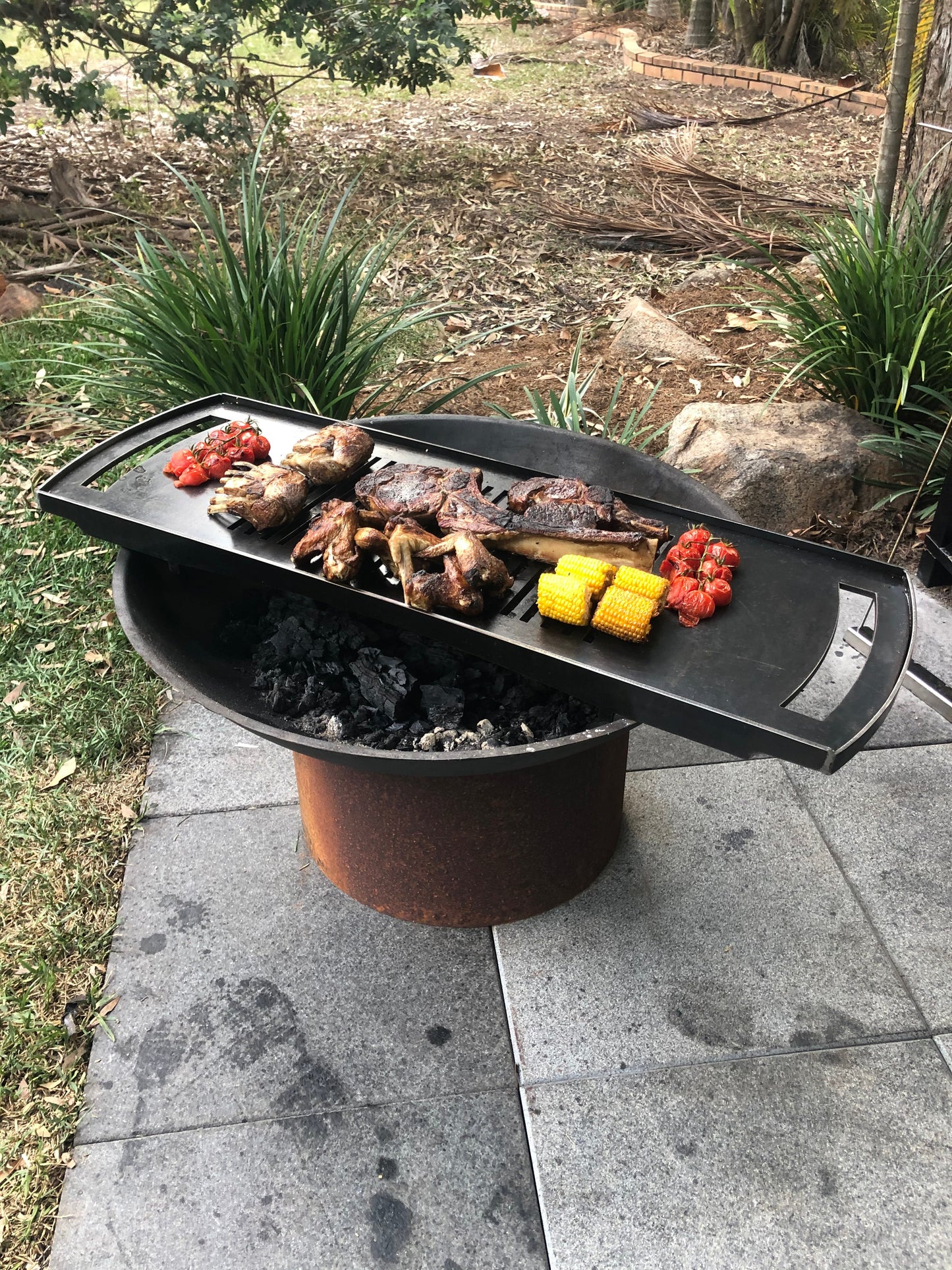 Cast Iron Fire Pit 1000 on Low Ring Black