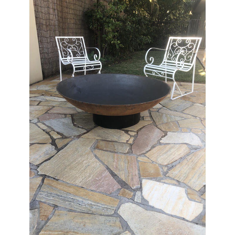El Greco Cast Iron Fire Pit 1100 on Ring Base