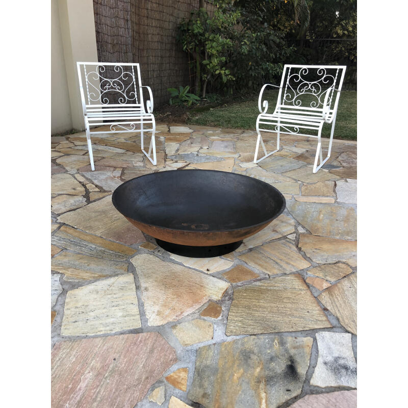 Cast Iron Fire Pit 800 on Low Ring Base